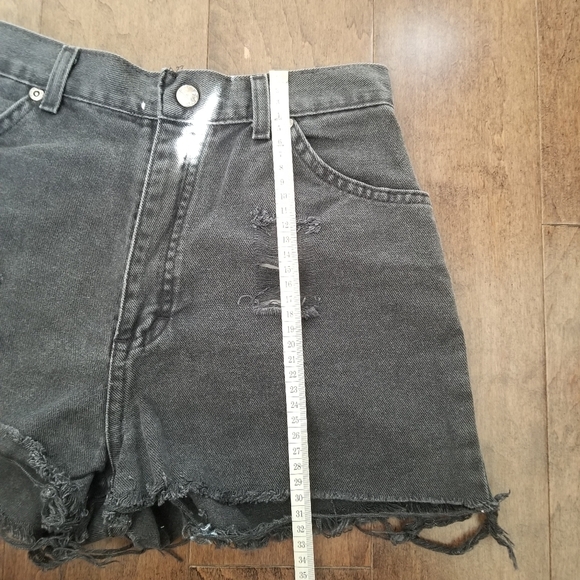 Vintage Black Distressed Fray Hemmed High Rise Shorts - Picture 6 of 6